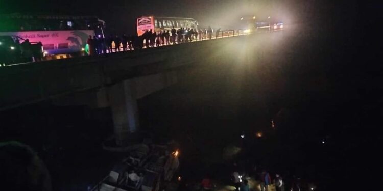 राप्ति बस दुर्घटना : बाँकेका ३ सहित १२ को मृत्यु