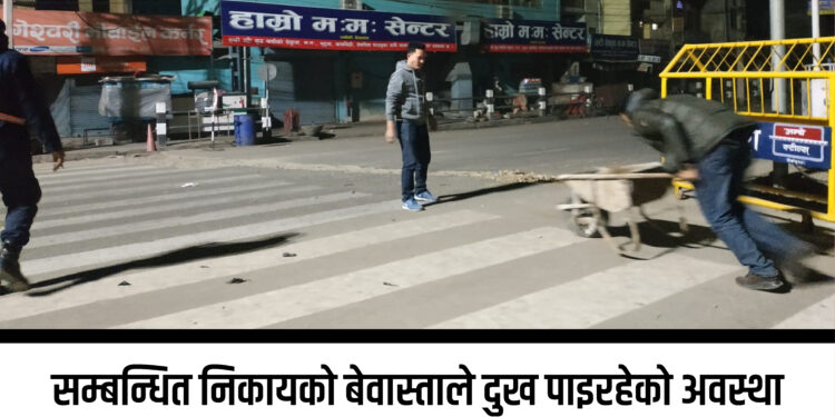युवाले मध्यरातमा सुर्खेतरोडका खाल्डा पुरेका छन् ।