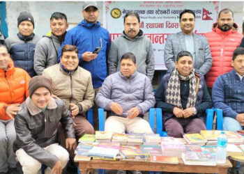 स्थापना दिवसमा कारागारलाई पुस्तक