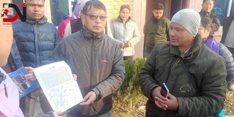 वडाध्यक्षद्वारा प्राविधिकमाथि कुटपिटः सुरक्षा प्रत्याभूति नहुँदासम्म कार्यस्थलमा कर्मचारी नफर्किने