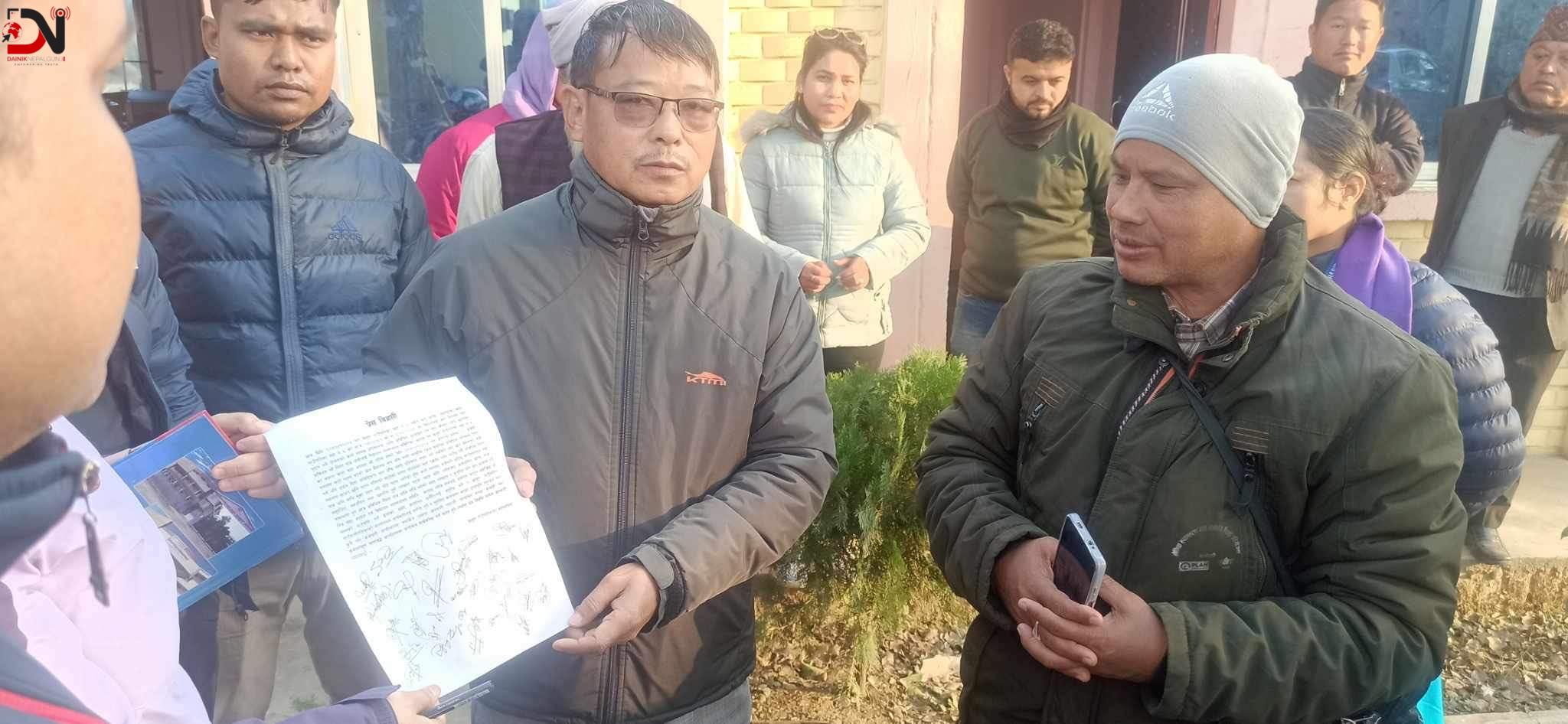 वडाध्यक्षद्वारा प्राविधिकमाथि कुटपिटः सुरक्षा प्रत्याभूति नहुँदासम्म कार्यस्थलमा कर्मचारी नफर्किने