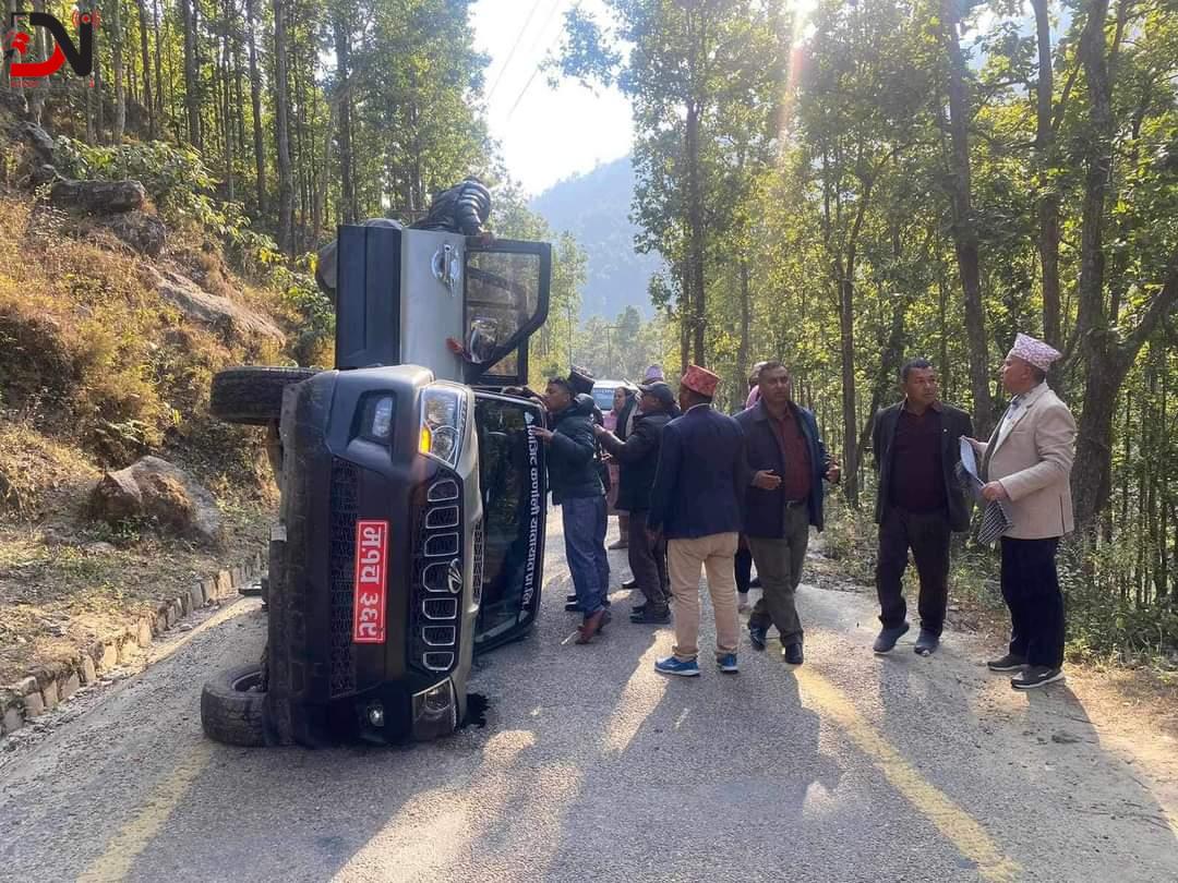 एमाले महासचिव चढेकाे गाडी दुर्घटनामा