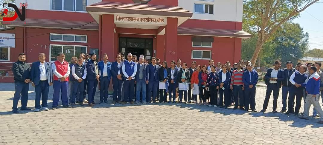 अराजक वडाध्यक्षकै शैलीमा नेपालगन्जका कर्मचारी