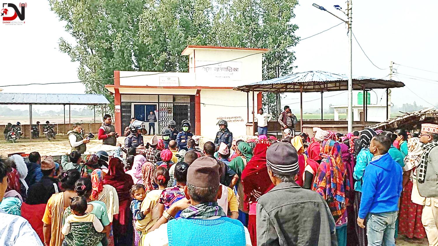 खजुराका सुकुम्बासी आन्दोलित