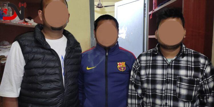 सर्वसाधरण यात्रुलाई हैरानी दिने समातिए