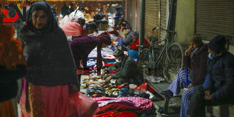 काठमाडौंमा सडक व्यवसायीले सुरू गरे ‘नाइट मार्केट’