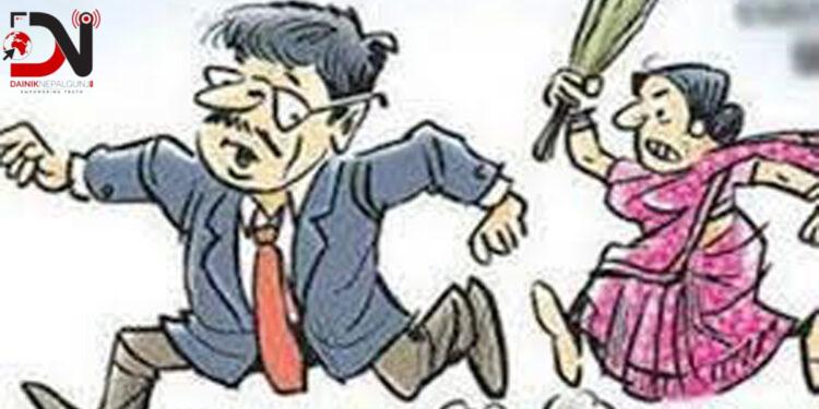 घरेलु हिंसामा उजुरी दिंदै पुरुष