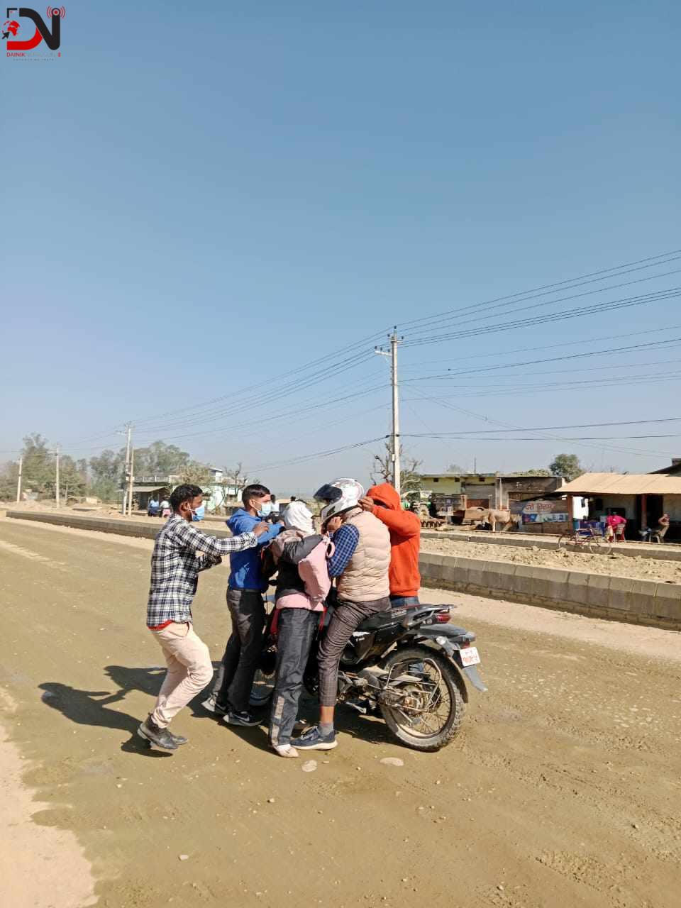 बढैयातालका शिक्षा प्रमुखलाई कसले लगायाे कालाे माेसाे ?