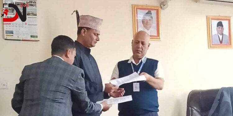 कर्मचारी कुटपिट गर्ने वडाध्यक्षलाई कारवाही माग