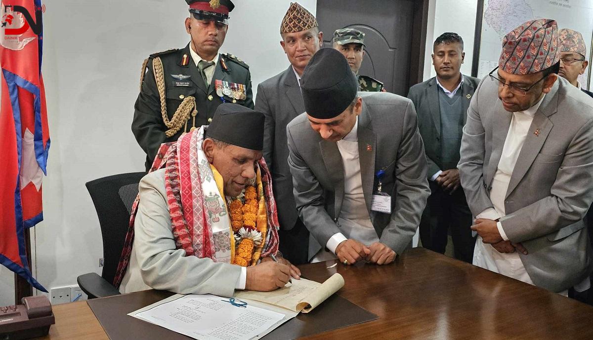 राष्ट्रियसभा अध्यक्ष दाहालले गरे पदभार ग्रहण