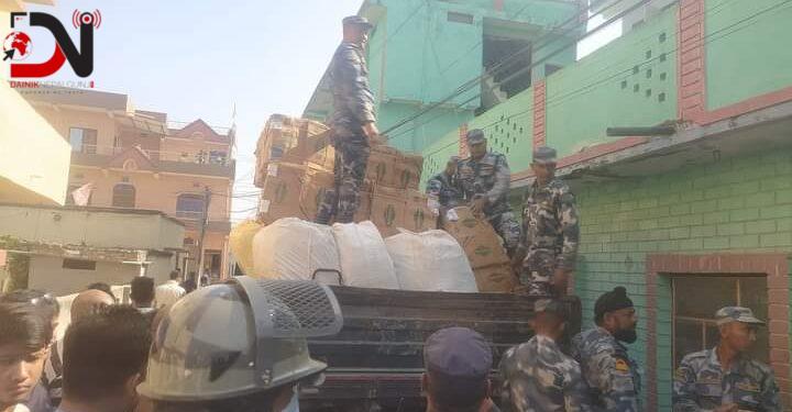 नेपालगन्जमा भारतबाट भन्सार छलि ल्याएर राखिने गाेदाममै छापा