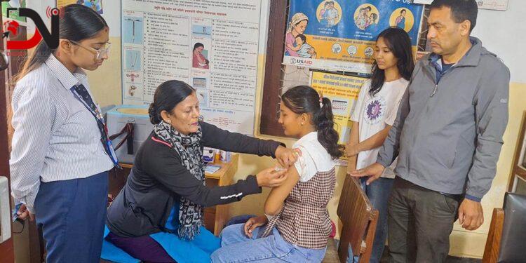 बाँकेमा पाठेघरको मुखको क्यान्सरविरुद्ध खोप अभियान