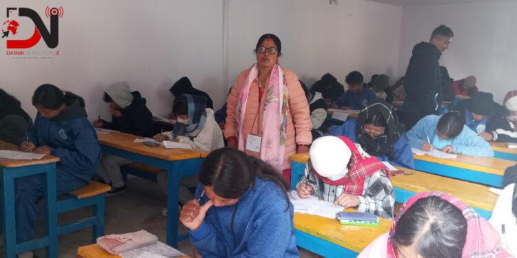 जिल्लाभरिका एसइई परीक्षार्थी एउटै कोठामा