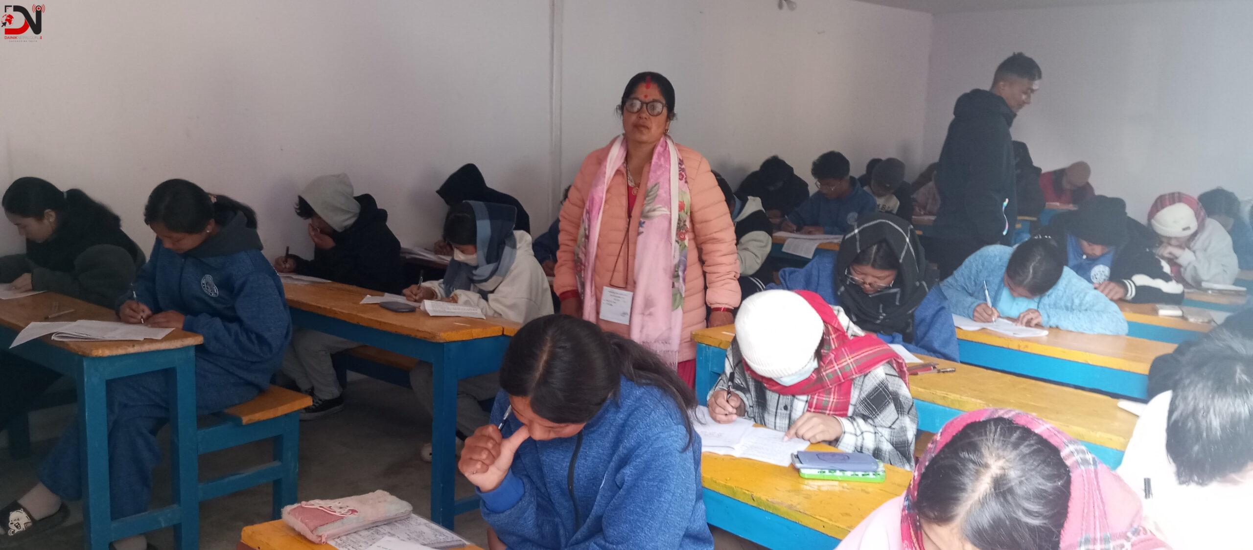 जिल्लाभरिका एसइई परीक्षार्थी एउटै कोठामा