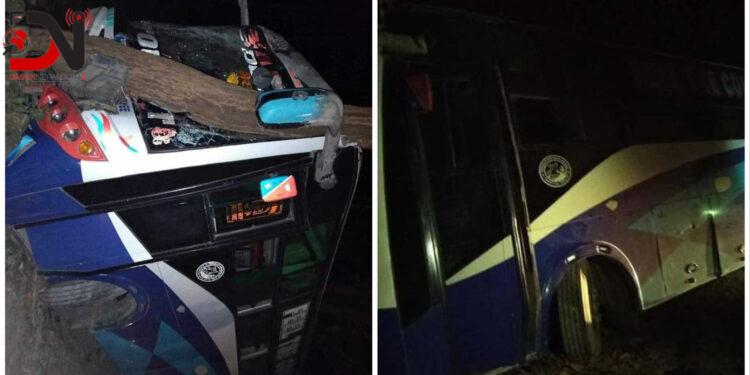 दाङबाट काठमाडौंको लागि छुटेको बस दुर्घटना