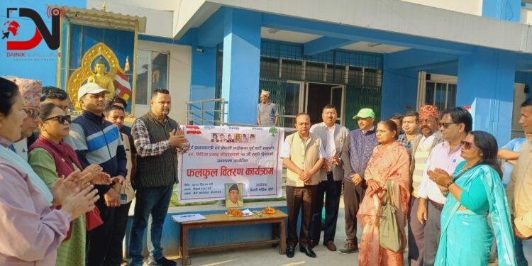 गिरिजाप्रसाद कोइरालाको स्मृति दिवसमा फलफूल वितरण