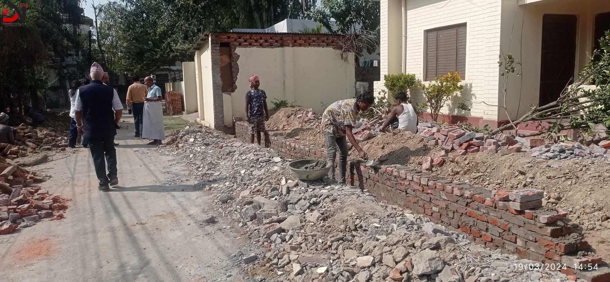 जिससबाट महिला कलेज र बीचबाट पूर्व जाने बाटो स्तरोन्नति कार्य सुरु