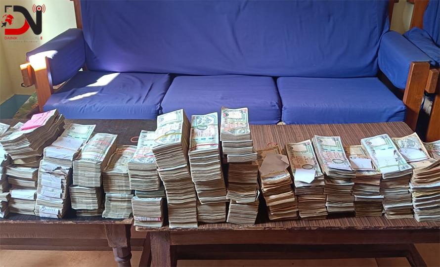 नेपालगन्जमा डेढ करोड रुपैयाँसहित आठजना पक्राउ