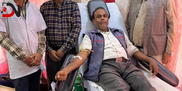 पत्रकार जायसवालले ९९औं पटक रक्तदान गरे