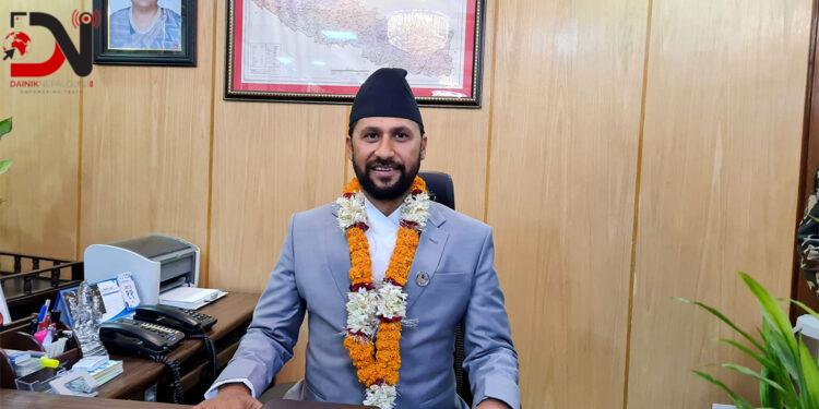 ३० वर्षे सेवाहद हटाउने पक्षमा गृहमन्त्री लामिछाने