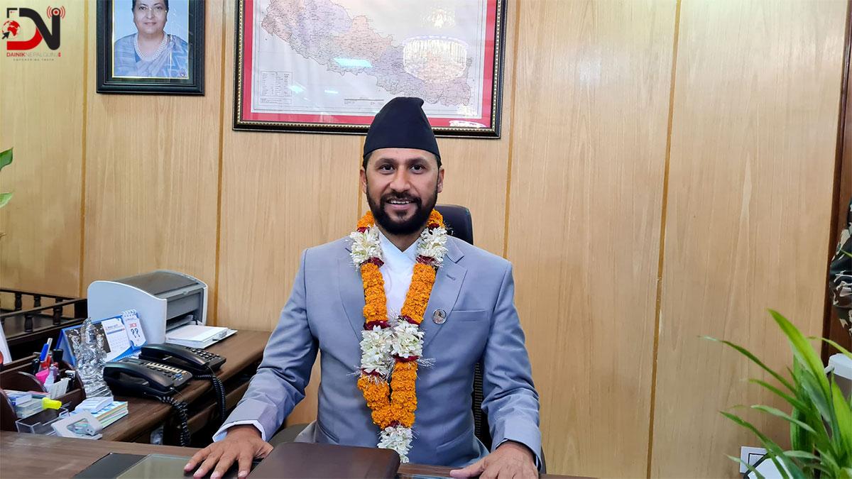 ३० वर्षे सेवाहद हटाउने पक्षमा गृहमन्त्री लामिछाने