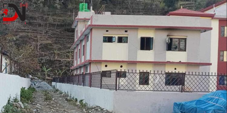 सरकारी निवासमा आगजनी गरेको आरोपमा प्रमुख प्रशासकीय अधिकृत नै पक्राउ