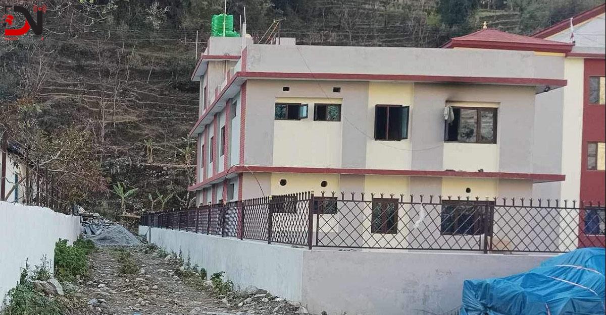 सरकारी निवासमा आगजनी गरेको आरोपमा प्रमुख प्रशासकीय अधिकृत नै पक्राउ