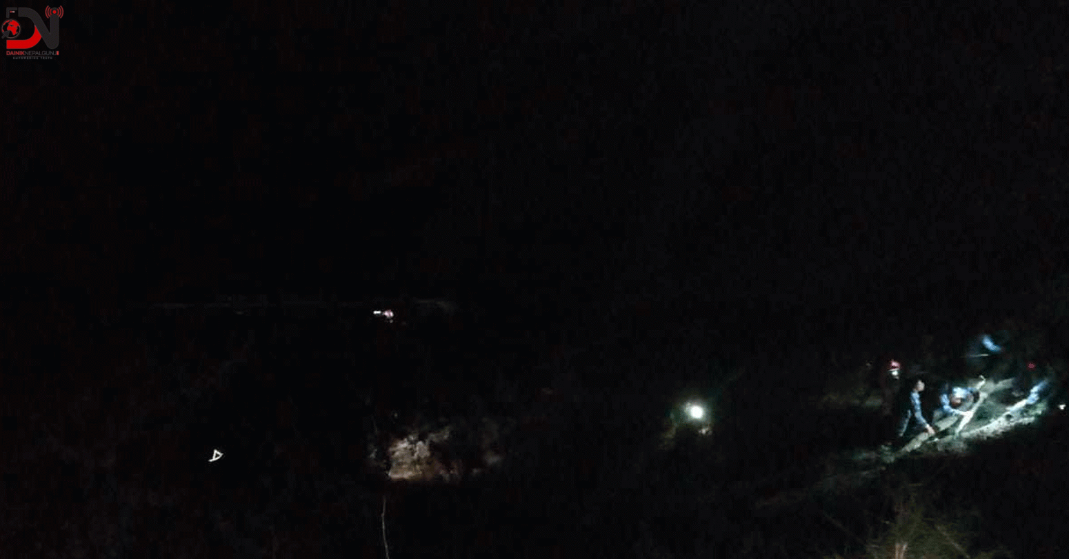 त्रिशुलीमा बस खस्यो, चारजनाको मृत्यु ३३ को जीवित उद्धार