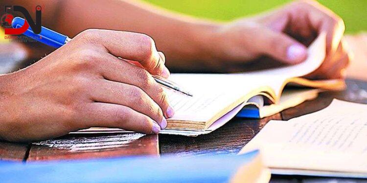 नेपालगन्जका परीक्षा हलभित्र मोबाइल लिन प्रतिबन्ध