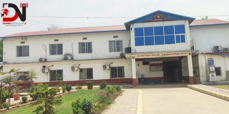 केवुल तारहरु व्यवस्थित गर्दै कोहलपुर