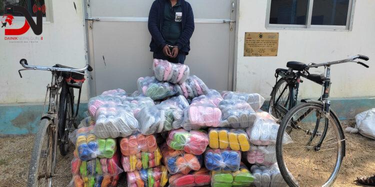 भन्सार छलेर ल्याएको चप्पल बरामद