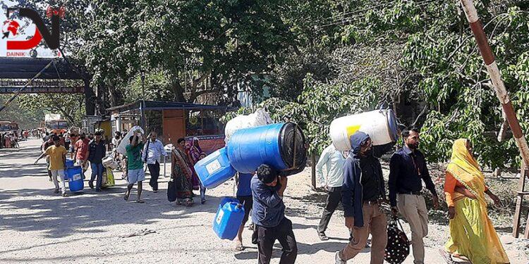 बिषु मनाउन घर फर्कंदै नेपाली