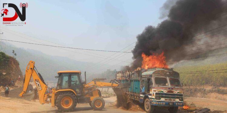 औषधिमा प्रयोग हुने केमिकल बोकेको ट्रकमा आगलागी