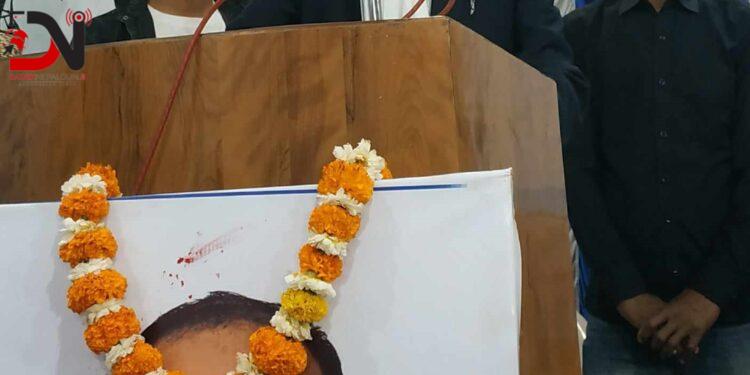 प्रचण्डले छाडे जनयुद्धका मुद्दा