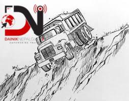 पेट्रोलियम अन्वेषणको उपकरण बोकेको ट्रक दुर्घटना