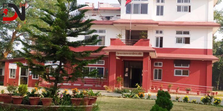 चार व्यवसायिक प्रतिष्ठानलाई कारवाही