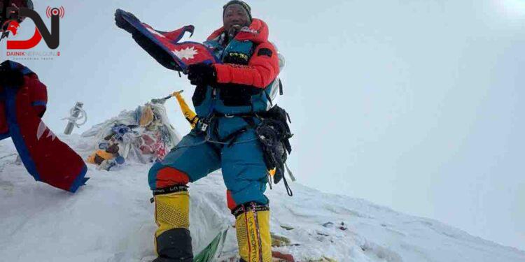 कामीरिता ३०औँ पटक सगरमाथाको शिखरमा