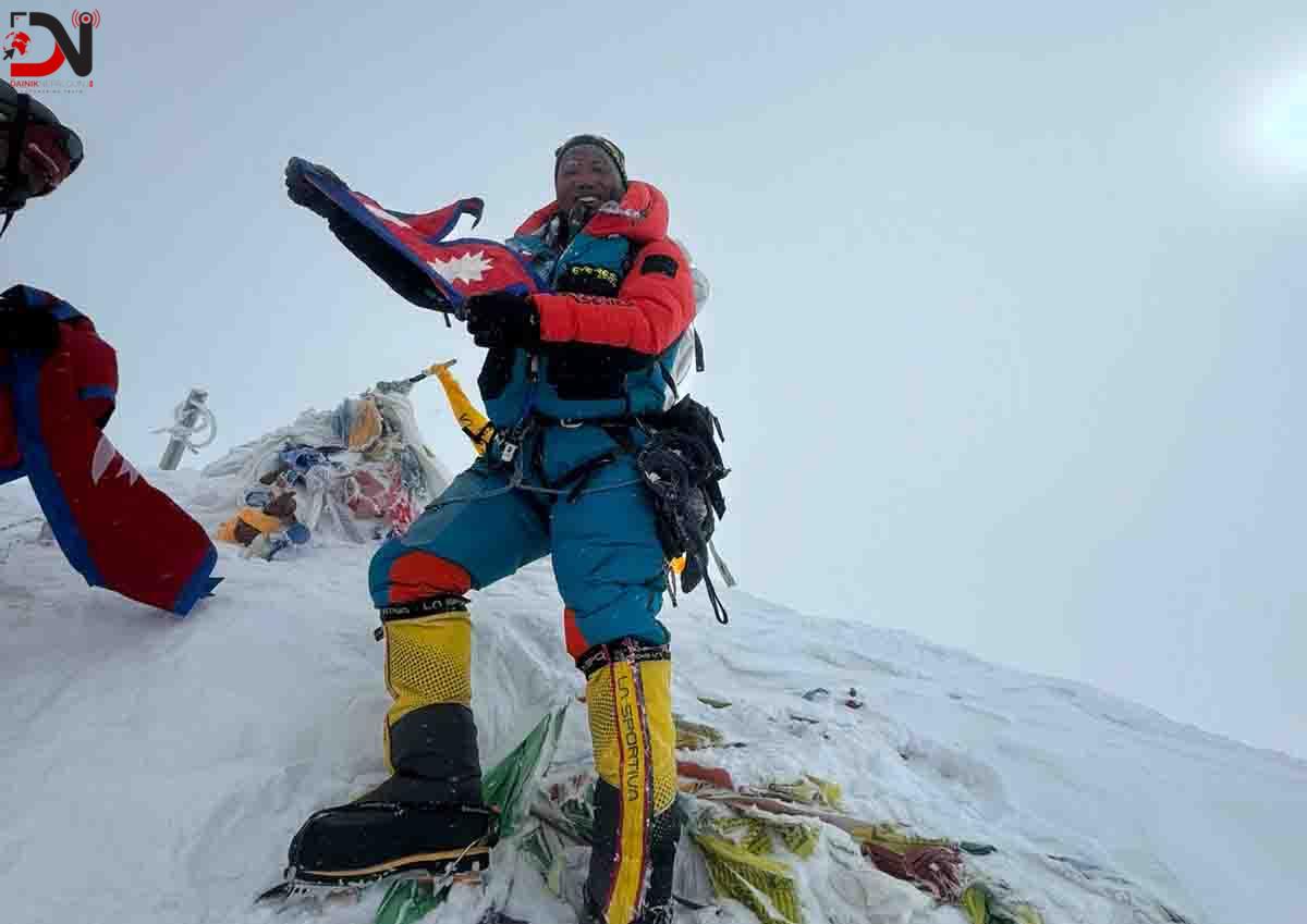 कामीरिता ३०औँ पटक सगरमाथाको शिखरमा