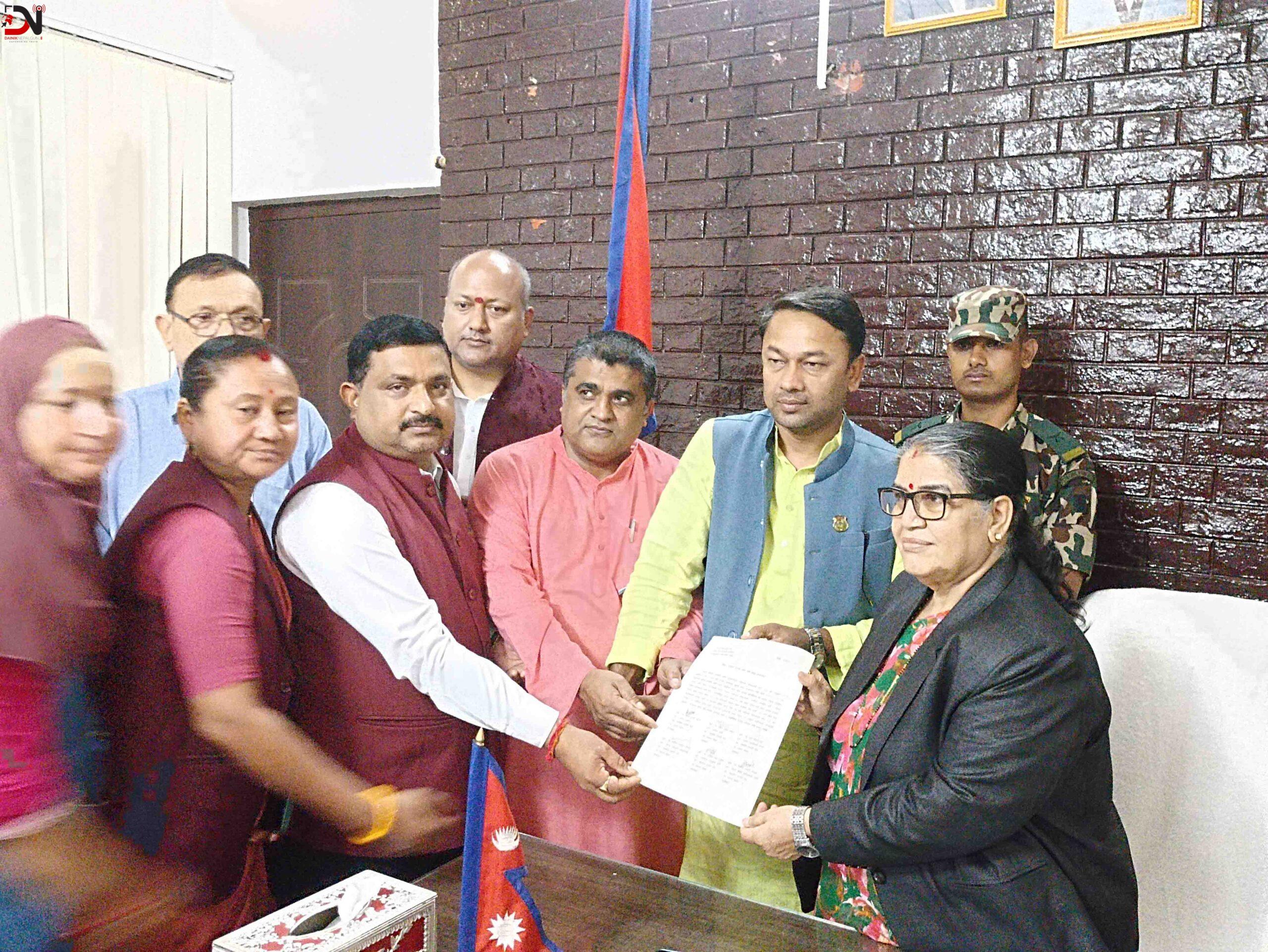 मधेस प्रदेशमा जनमतका सिंहद्वारा प्रदेश प्रमुखसमक्ष दाबी पेस