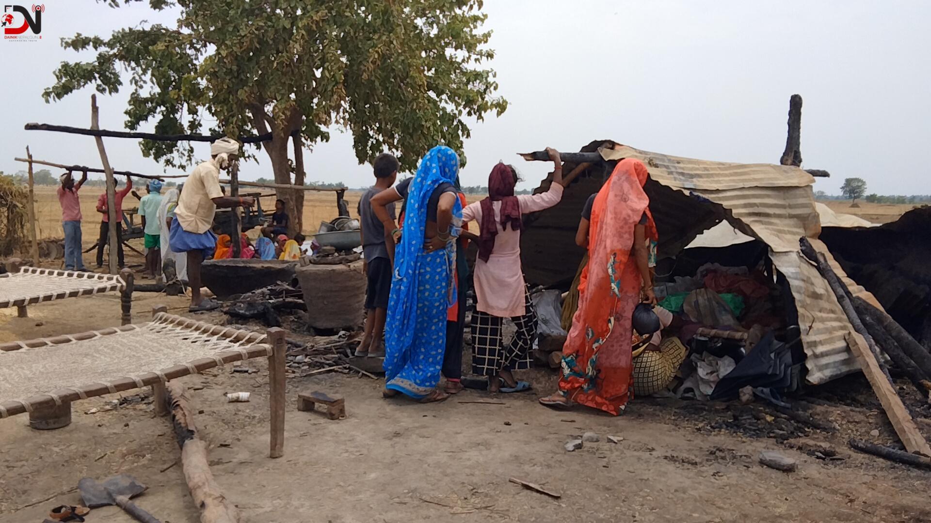 आगलागीले खरानी बन्यो छिटईपूर्वाको बस्ती (तस्विरहरु)