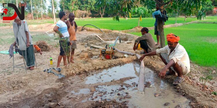किसानलाई सिंचाई गर्न बोरिङ्ग