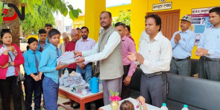 गर्मीबाट जोगाउन अत्यावश्यक सामग्री वितरण