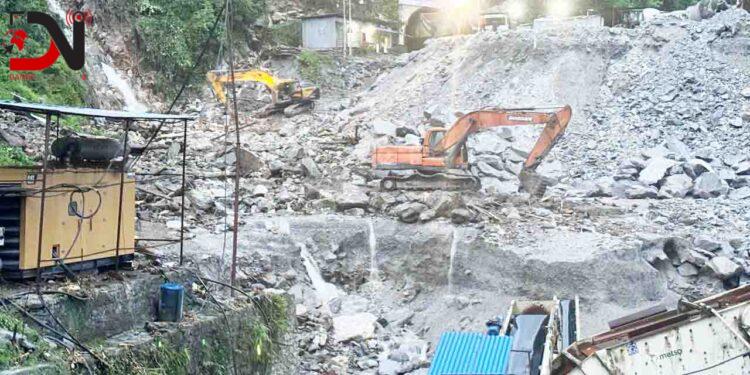 पहिरोमा पुरिएर एकको मृत्यु, दुईजना घाइते