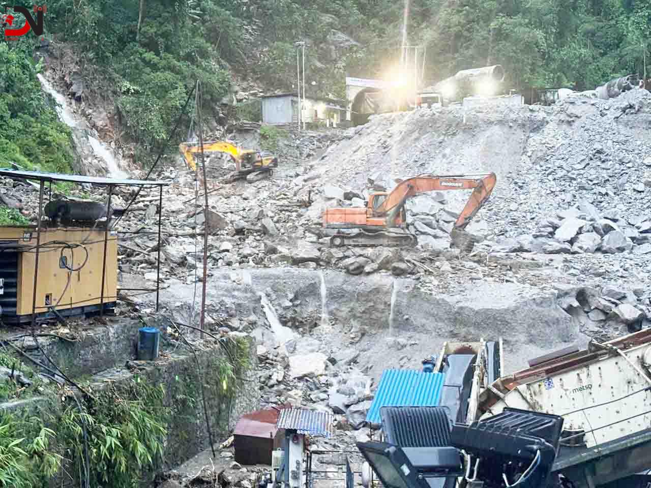 पहिरोमा पुरिएर एकको मृत्यु, दुईजना घाइते