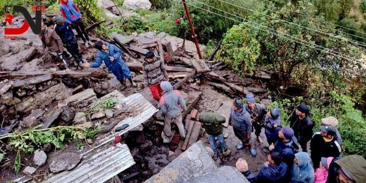 गुल्मीमा पहिरोमा पुरिँदा एकै घरका तीन जनाको मृत्यु, दुई बेपत्ता