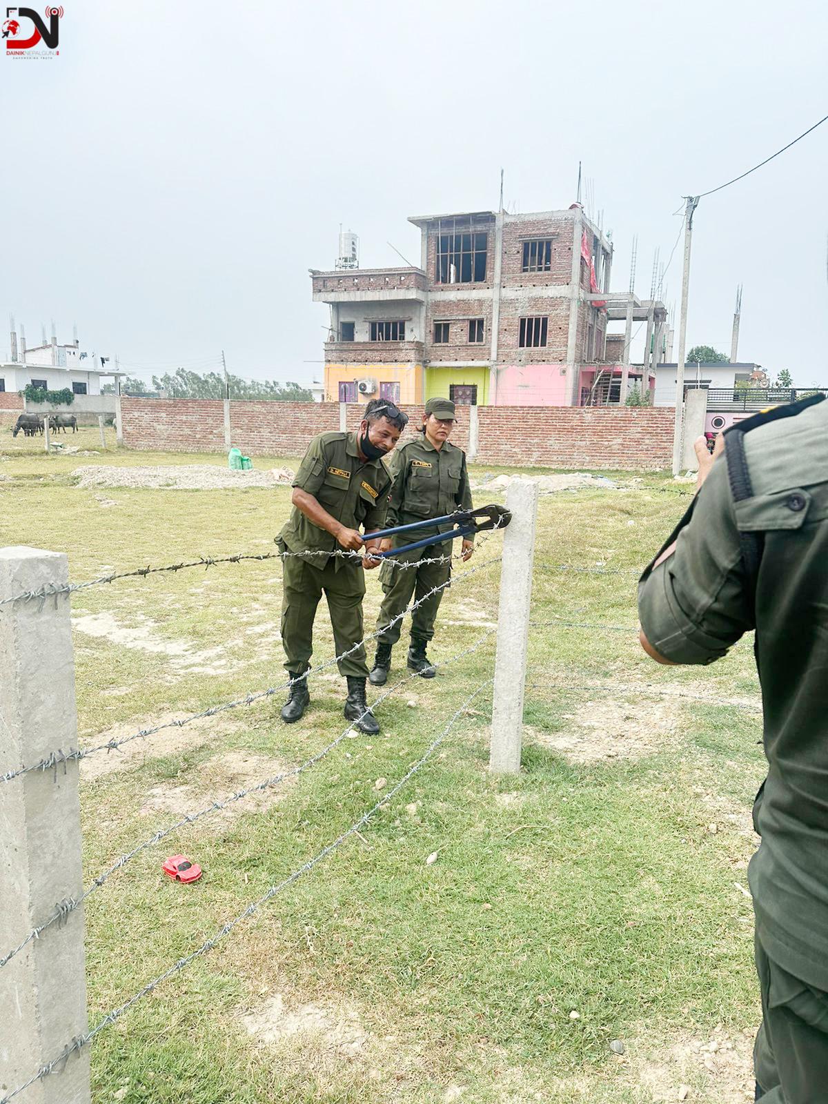 काटियो बाटोको काँडेतार