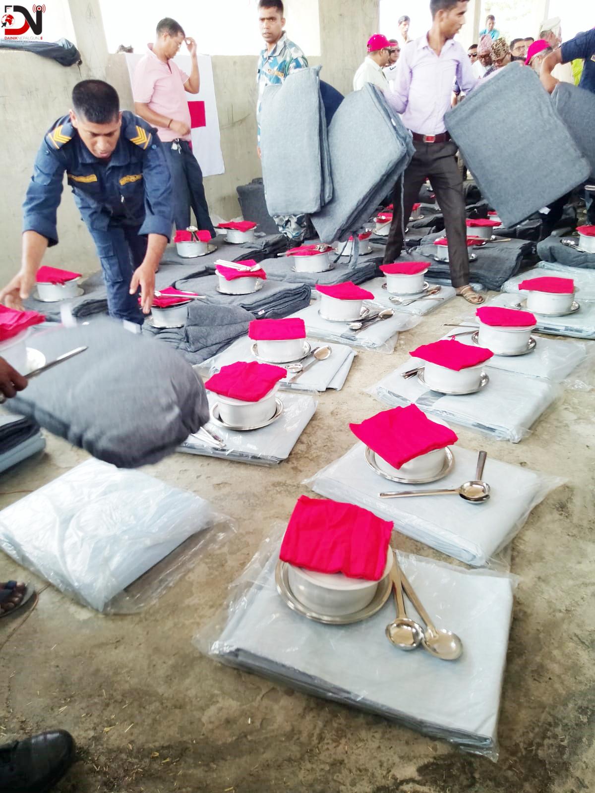 आगलागी पीडितले पाए राहत