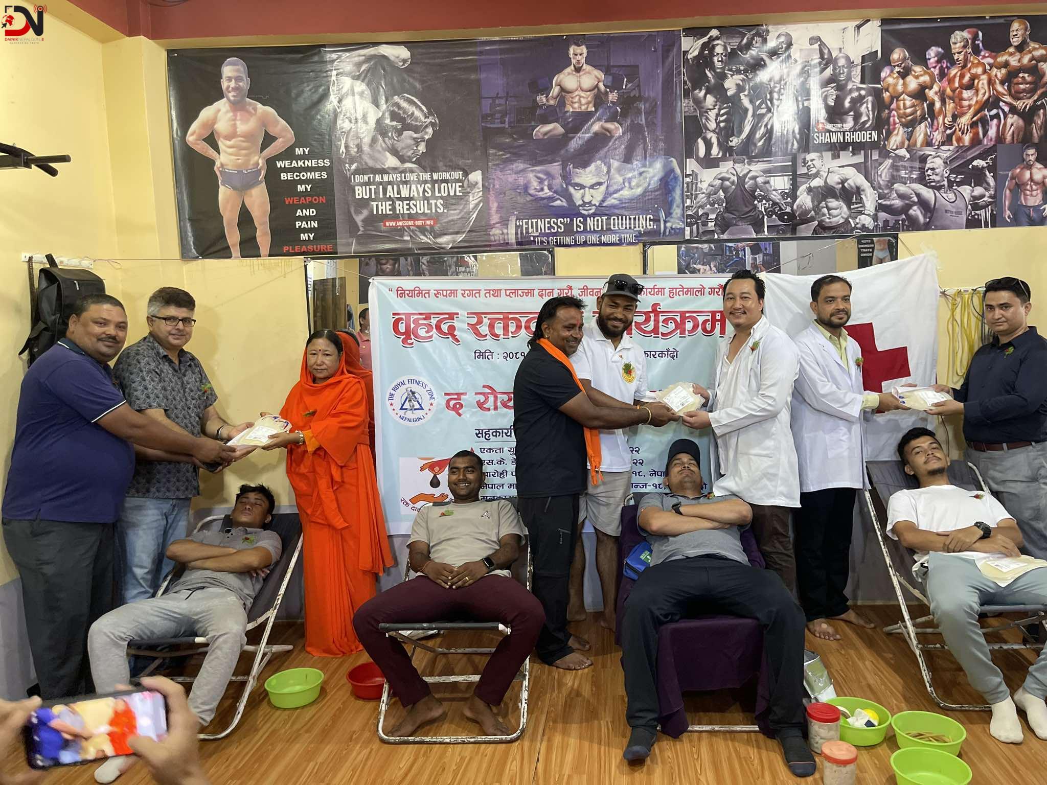 पचास जनाले गरे रक्तदान