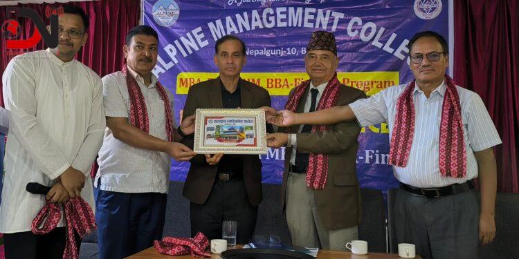 अल्पाइनमा एमबिए अध्यापन हुँदै