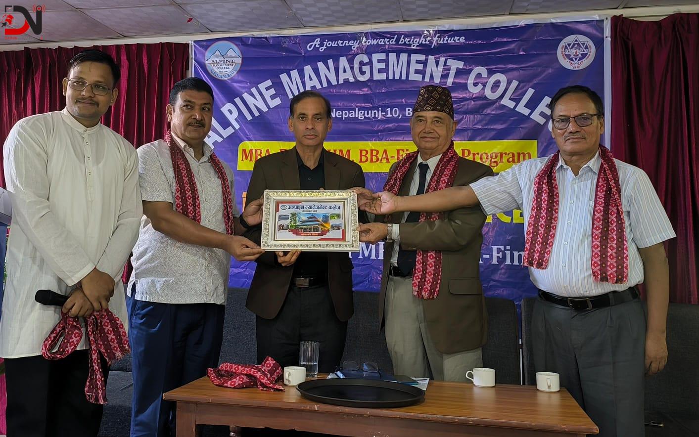 अल्पाइनमा एमबिए अध्यापन हुँदै